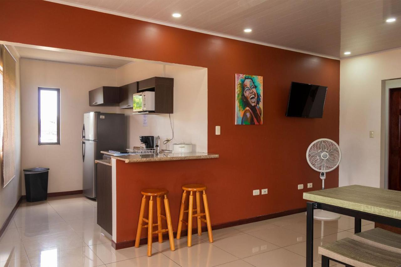 Aptos Casa Caribe, Habitaciones Privadas En Aptos Compartidos & Aptos Completos Con Auto Entrada Puerto Limon Dış mekan fotoğraf