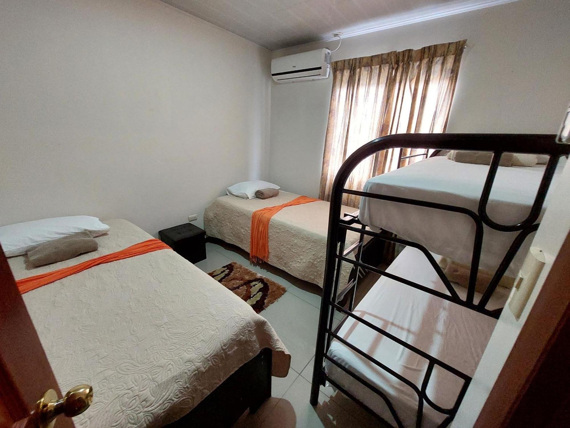 Aptos Casa Caribe, Habitaciones Privadas En Aptos Compartidos & Aptos Completos Con Auto Entrada Puerto Limon Dış mekan fotoğraf